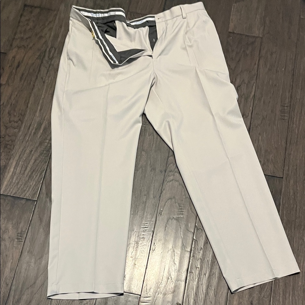 Haggar Men's Light Tan/Biege  Dress Pants